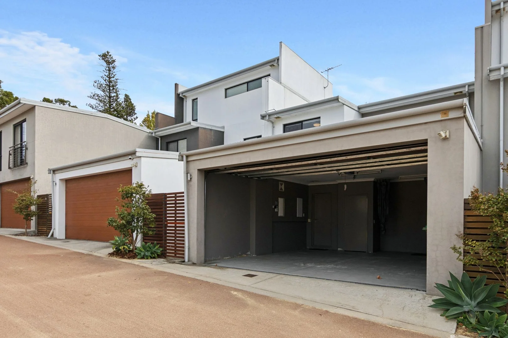 Additional image 25 of 8 Lupin Hill Grove, Nedlands WA 6009