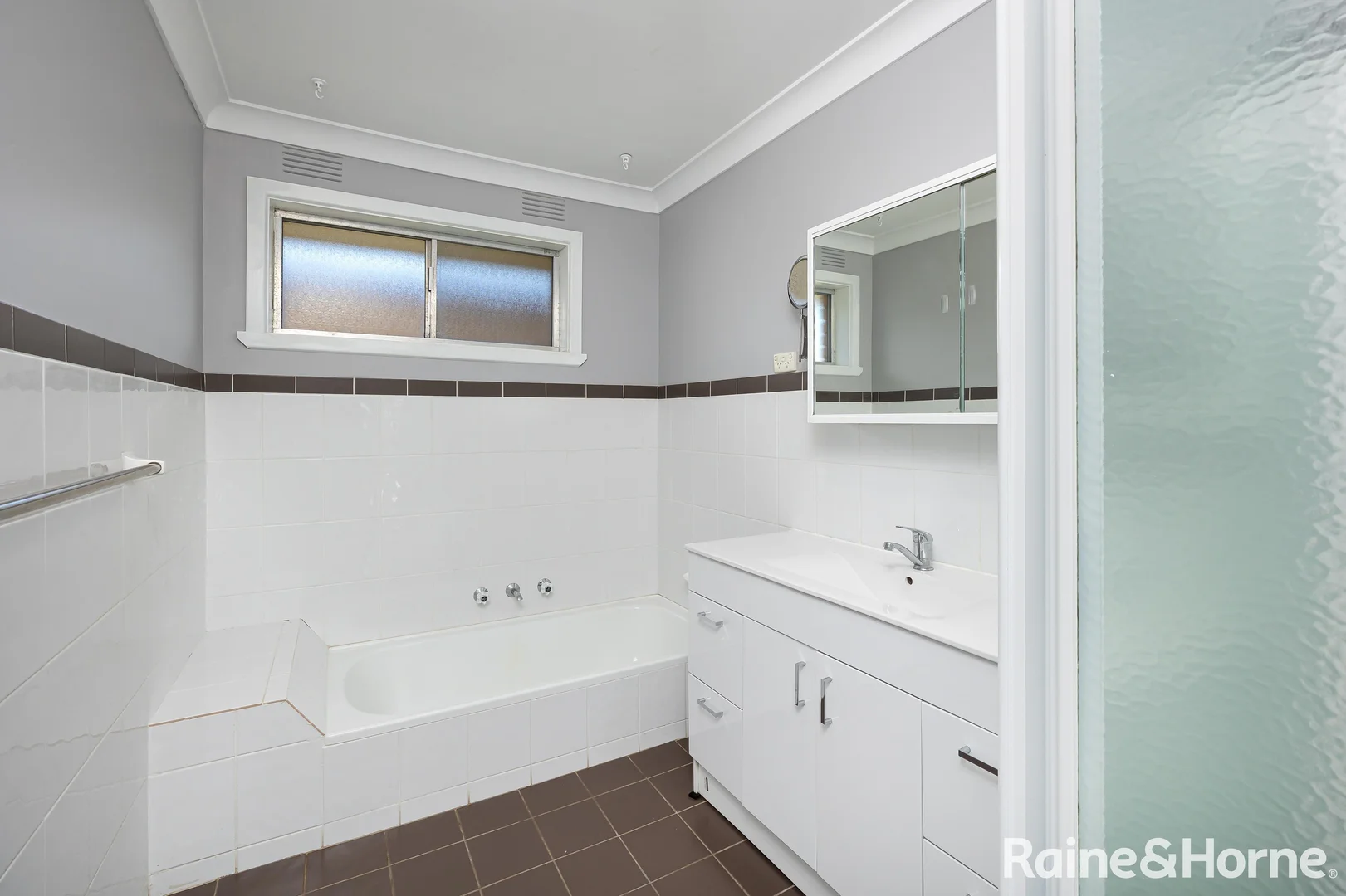 Additional image 7 of 28 Geneva Crescent, Lake Albert NSW 2650