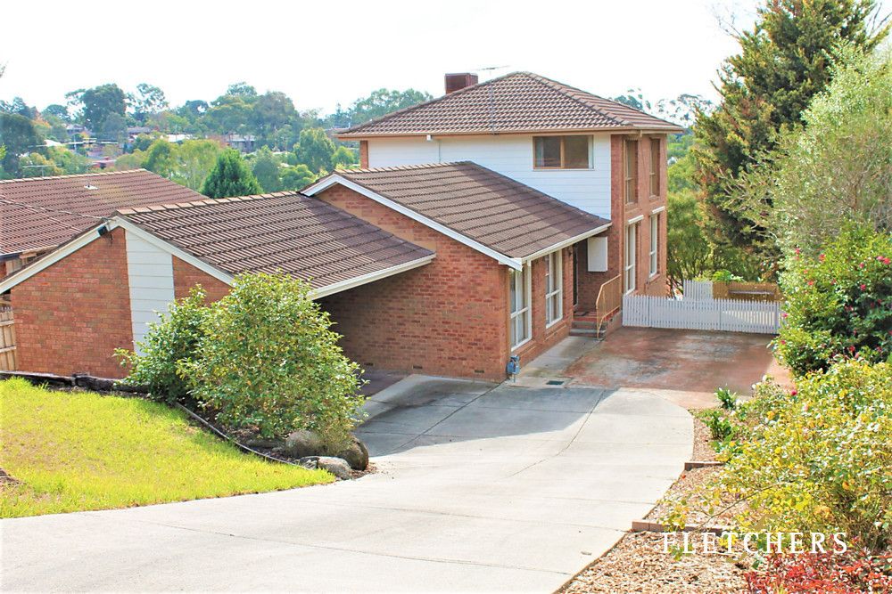 4 bedrooms House in 8 Nandina Close WARRANWOOD VIC, 3134