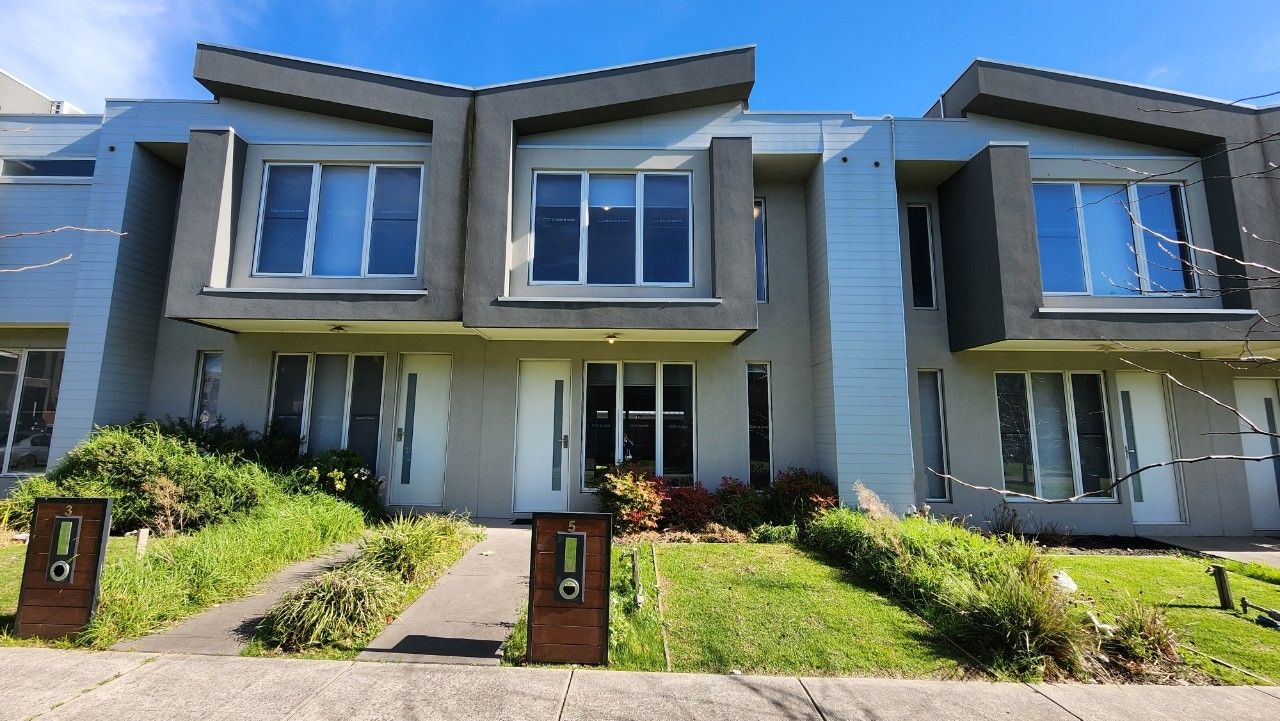 3 bedrooms Townhouse in 5 Aviara Walk CRANBOURNE VIC, 3977