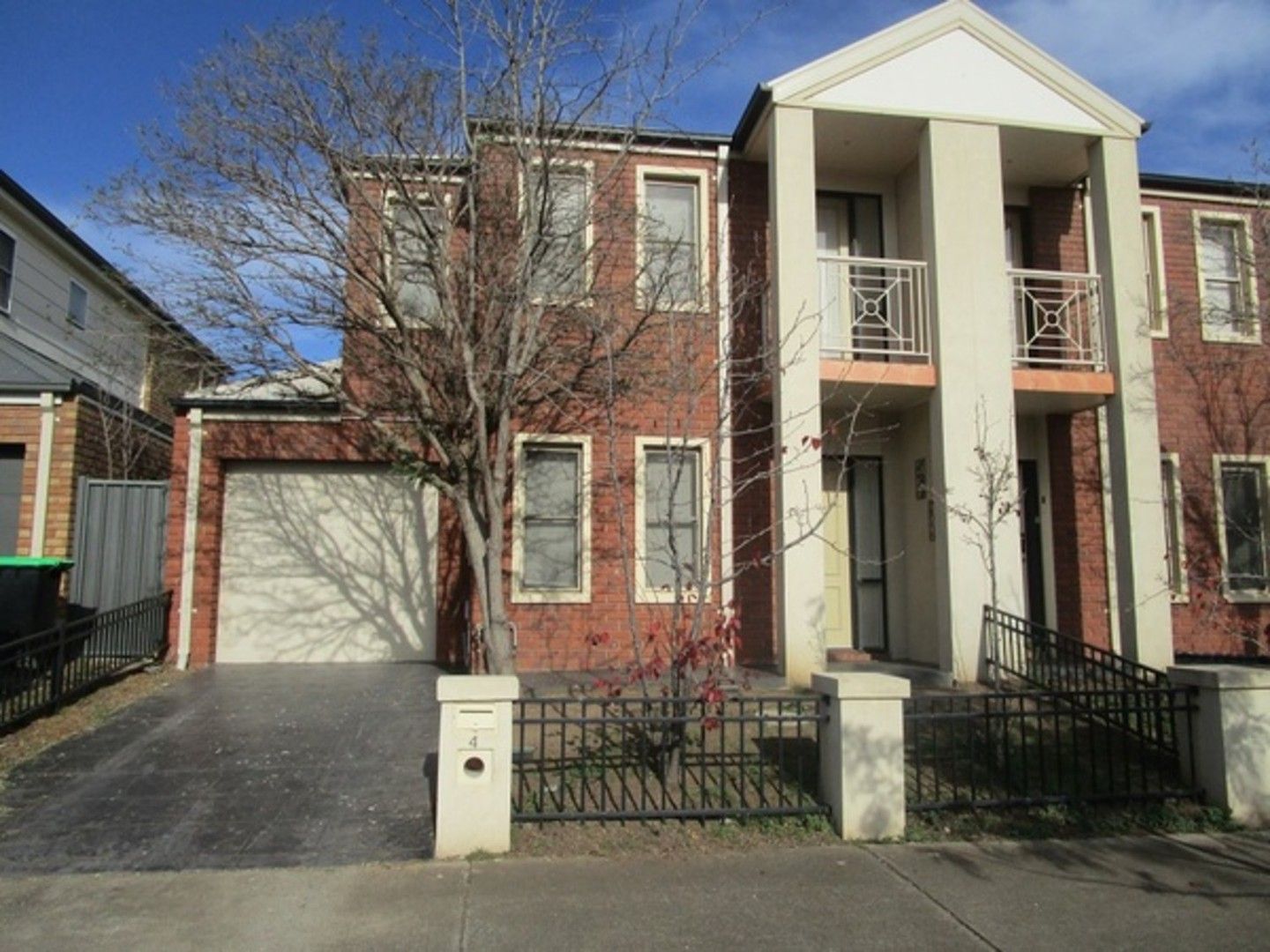 3 bedrooms Townhouse in 4 Blakeville Drive CAROLINE SPRINGS VIC, 3023