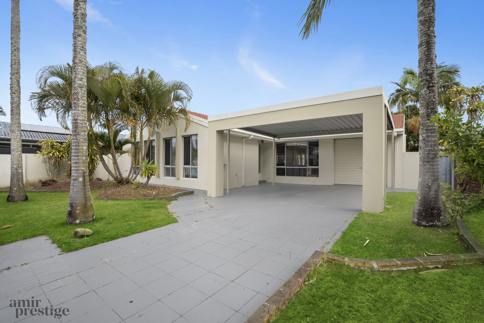 4 bedrooms House in 15 Tekapo Street BROADBEACH WATERS QLD, 4218