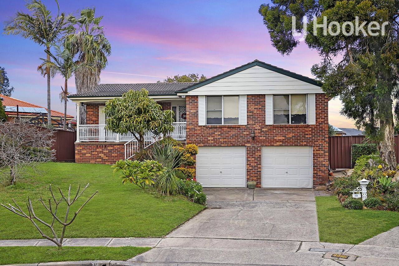 13 Malvern Close, St Johns Park NSW 2176, Image 0