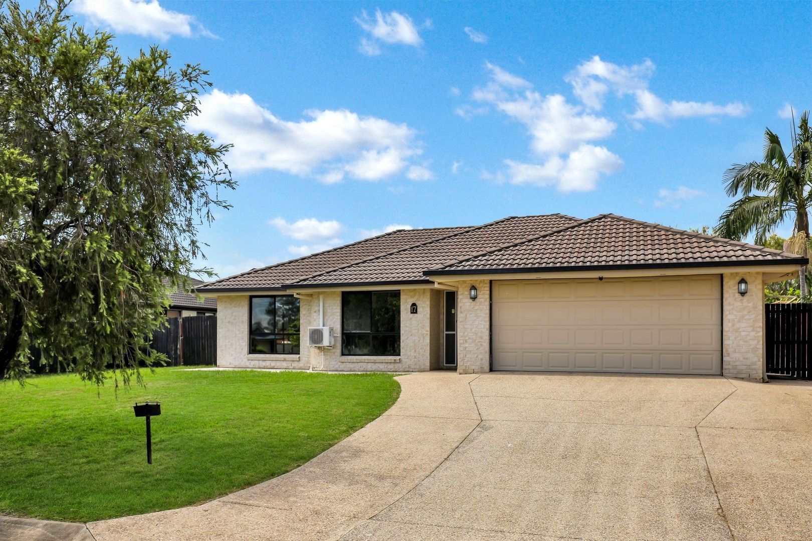 4 bedrooms House in 17 Matthew Street CARSELDINE QLD, 4034