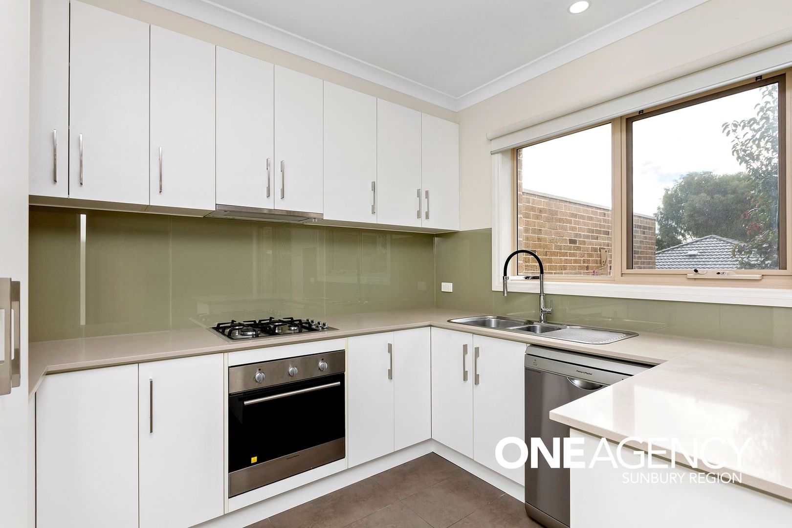 2/2527 Golf Links Drive, Sunbury VIC 3429 Townhouse For Rent Domain
