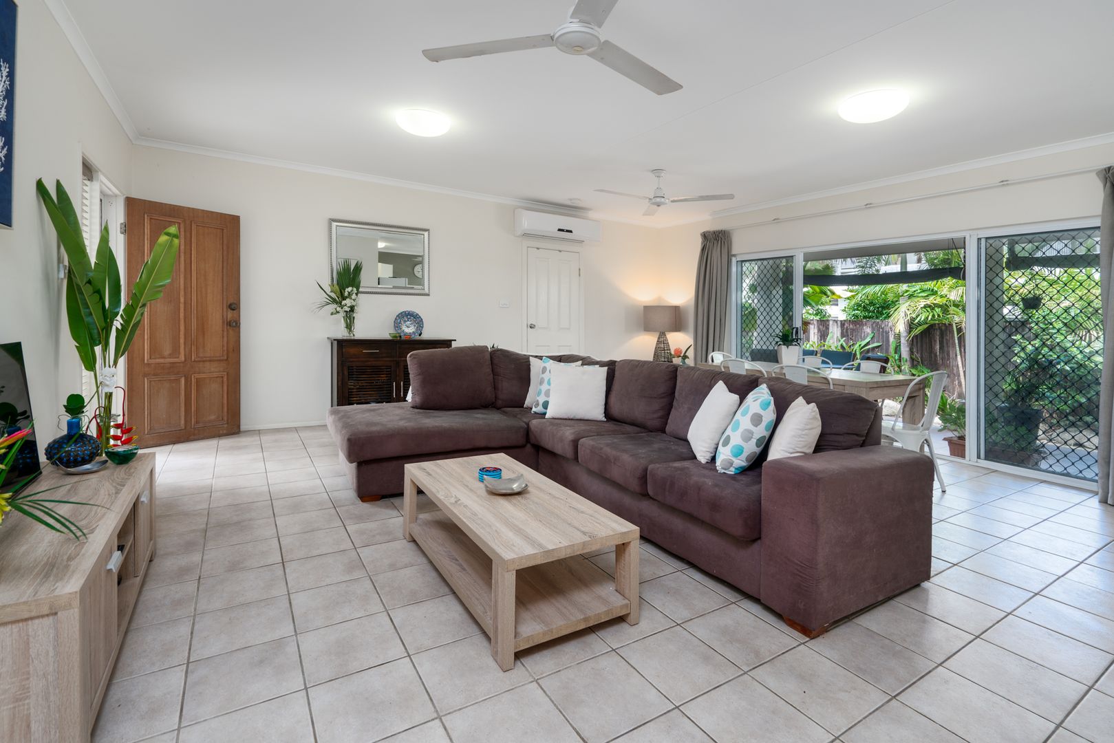 2/20 Oyster Court, Trinity Beach QLD 4879, Image 2