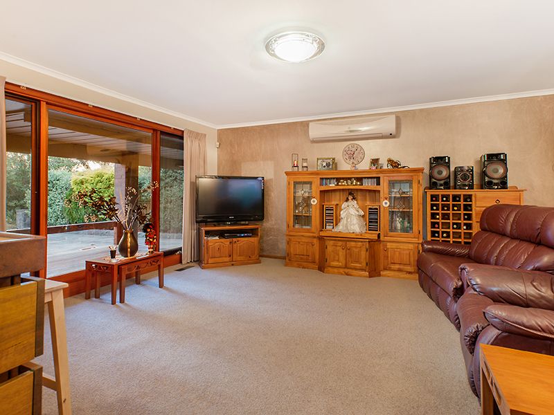 8 Newton Court, SEAHOLME VIC 3018, Image 1