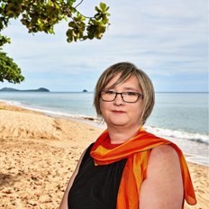 LJ Hooker Cairns Beaches - Helen Southwood