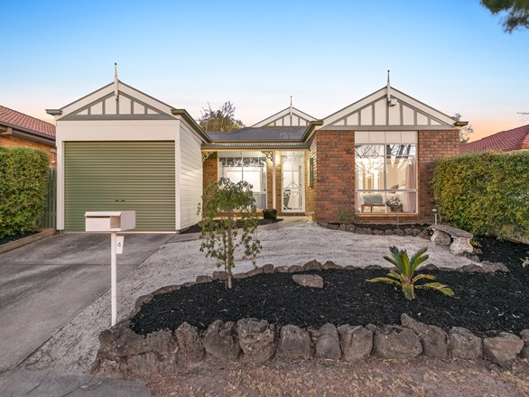 4 Mirrabook Court, Berwick VIC 3806