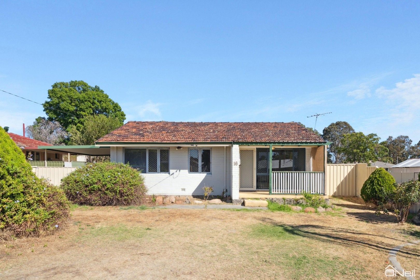 3 bedrooms House in 16 Hollybush Way KELMSCOTT WA, 6111