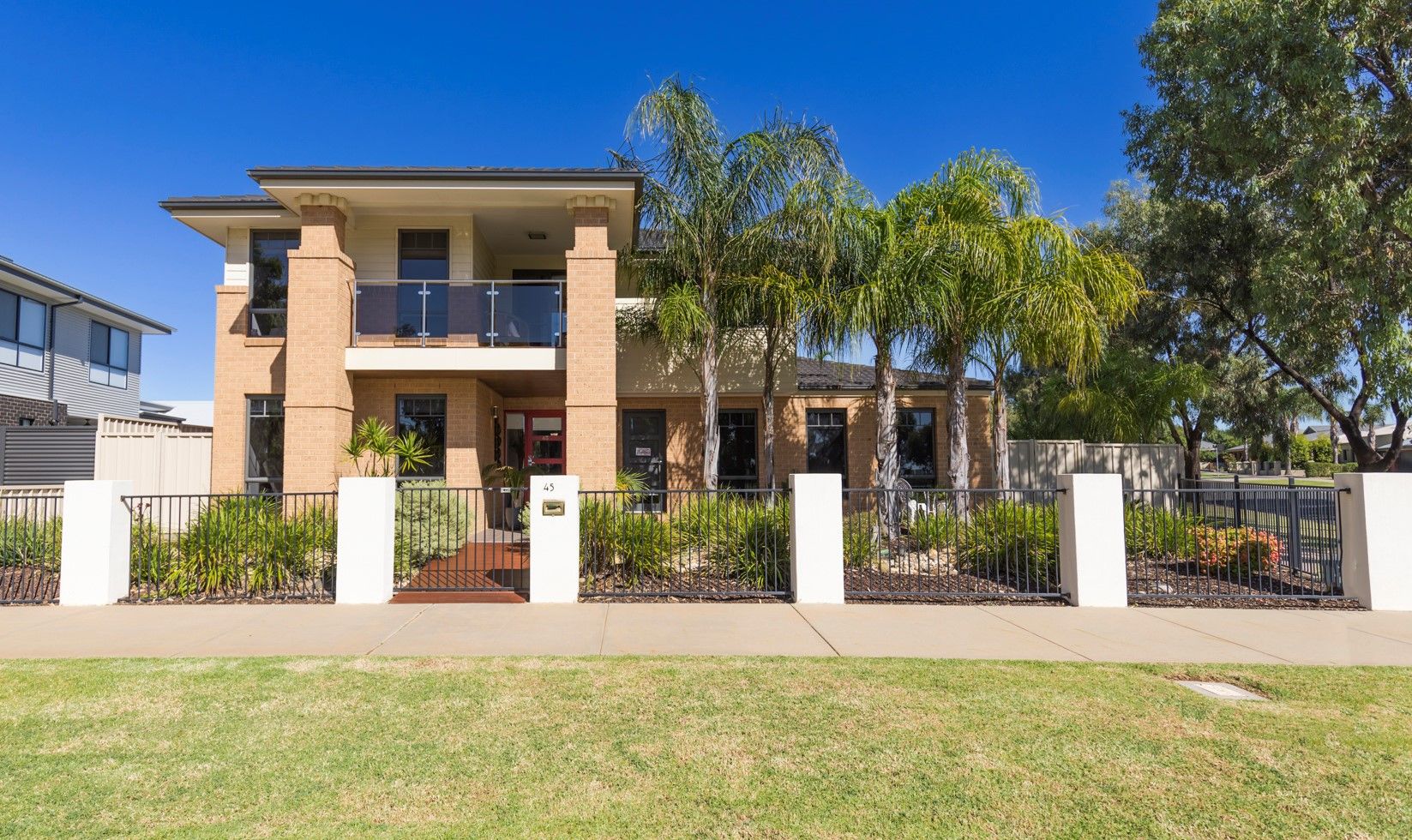 5 bedrooms House in 45 Parkside Avenue SWAN HILL VIC, 3585