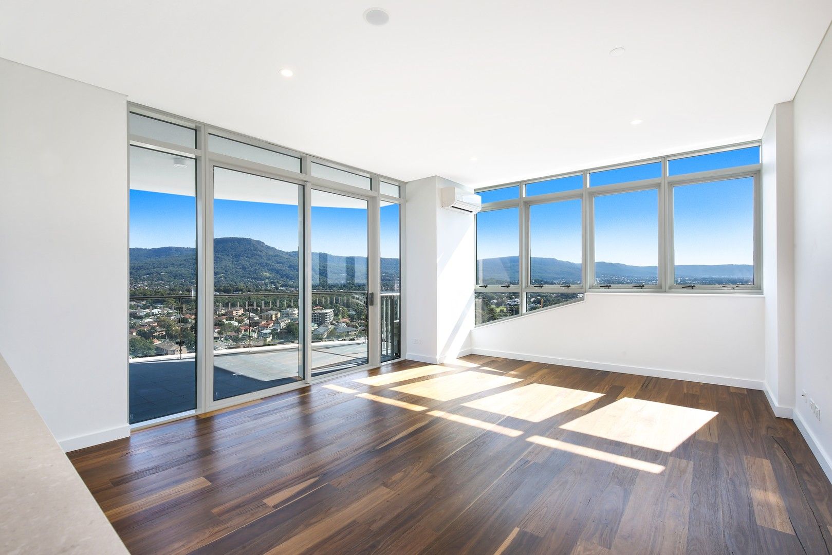 2 bedrooms Apartment / Unit / Flat in 10-06/10 Regent Street WOLLONGONG NSW, 2500