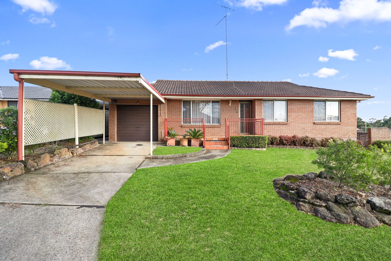 3 bedrooms House in 48 Lockheed Circuit ST CLAIR NSW, 2759