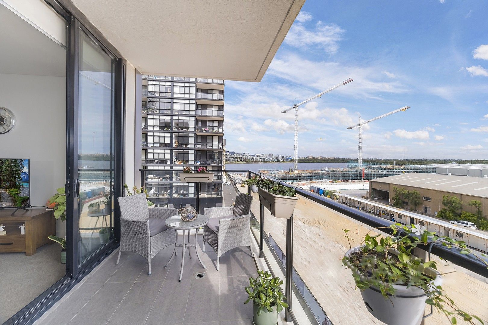 1 bedrooms Apartment / Unit / Flat in 718/46 Savona Drive WENTWORTH POINT NSW, 2127