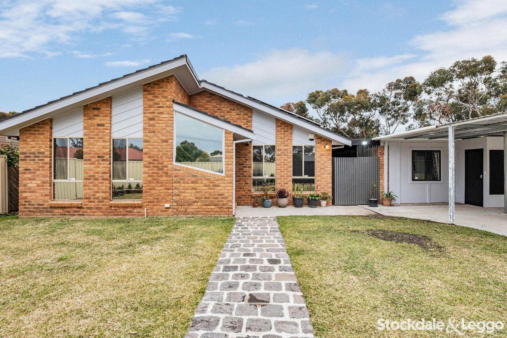 4 bedrooms House in 50 Carnoustie Drive SUNBURY VIC, 3429
