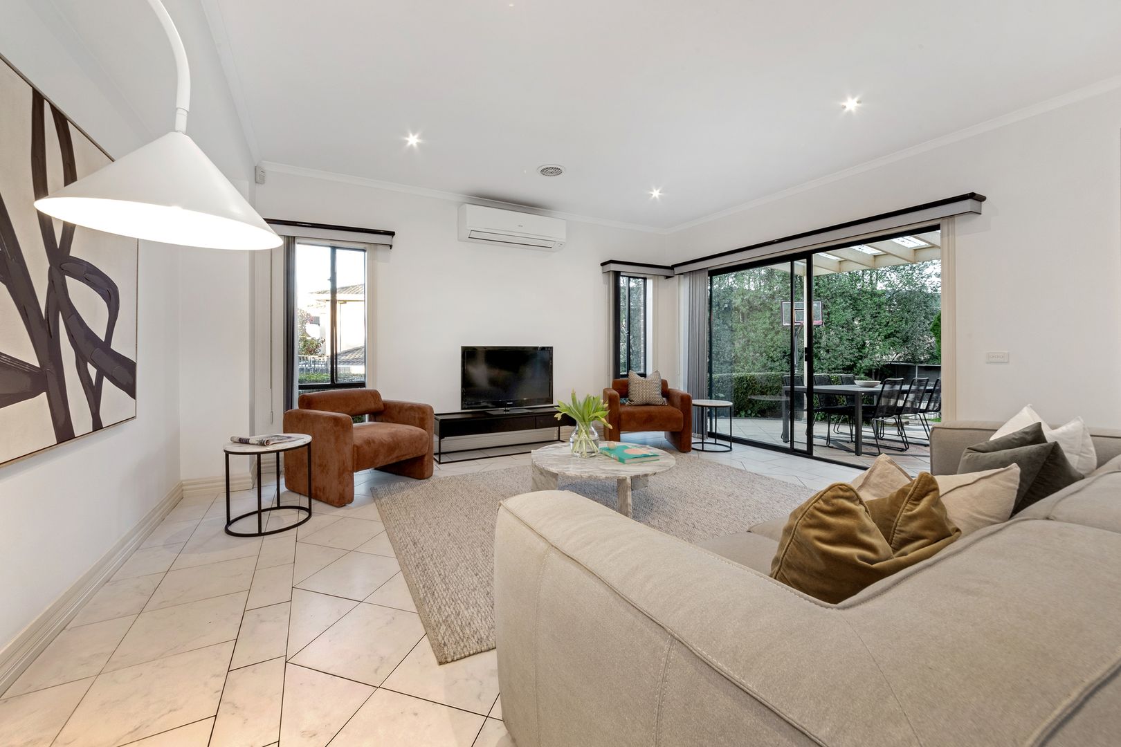 20 Huntingfield Court, Carnegie VIC 3163, Image 1