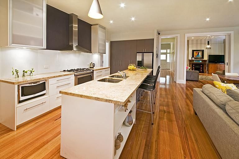 30 Holywood Grove, CARNEGIE VIC 3163, Image 2