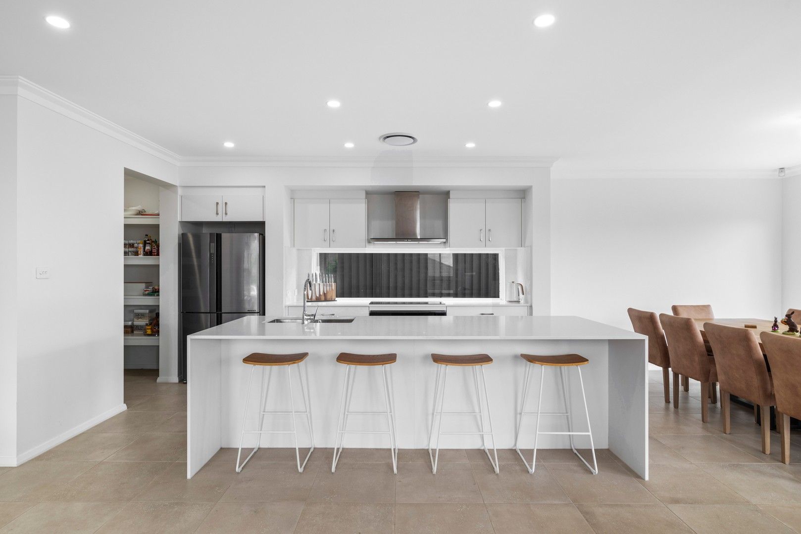 5 bedrooms House in 16 Bullen Drive SILVERDALE NSW, 2752