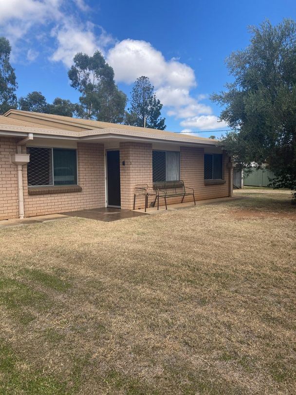 2 bedrooms Apartment / Unit / Flat in 3/79 Lorrimer St OAKEY QLD, 4401