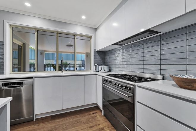 25 Hummingbird Crescent Wishart 4122 - Image 4