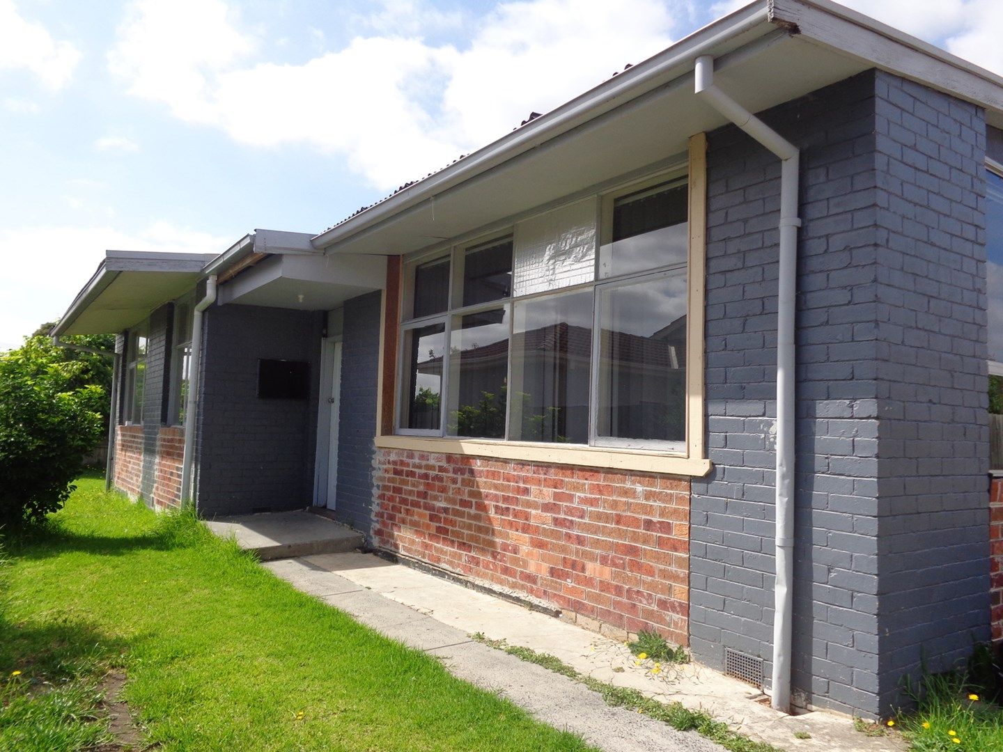 3 bedrooms Apartment / Unit / Flat in 2/22 Ross Street DANDENONG VIC, 3175