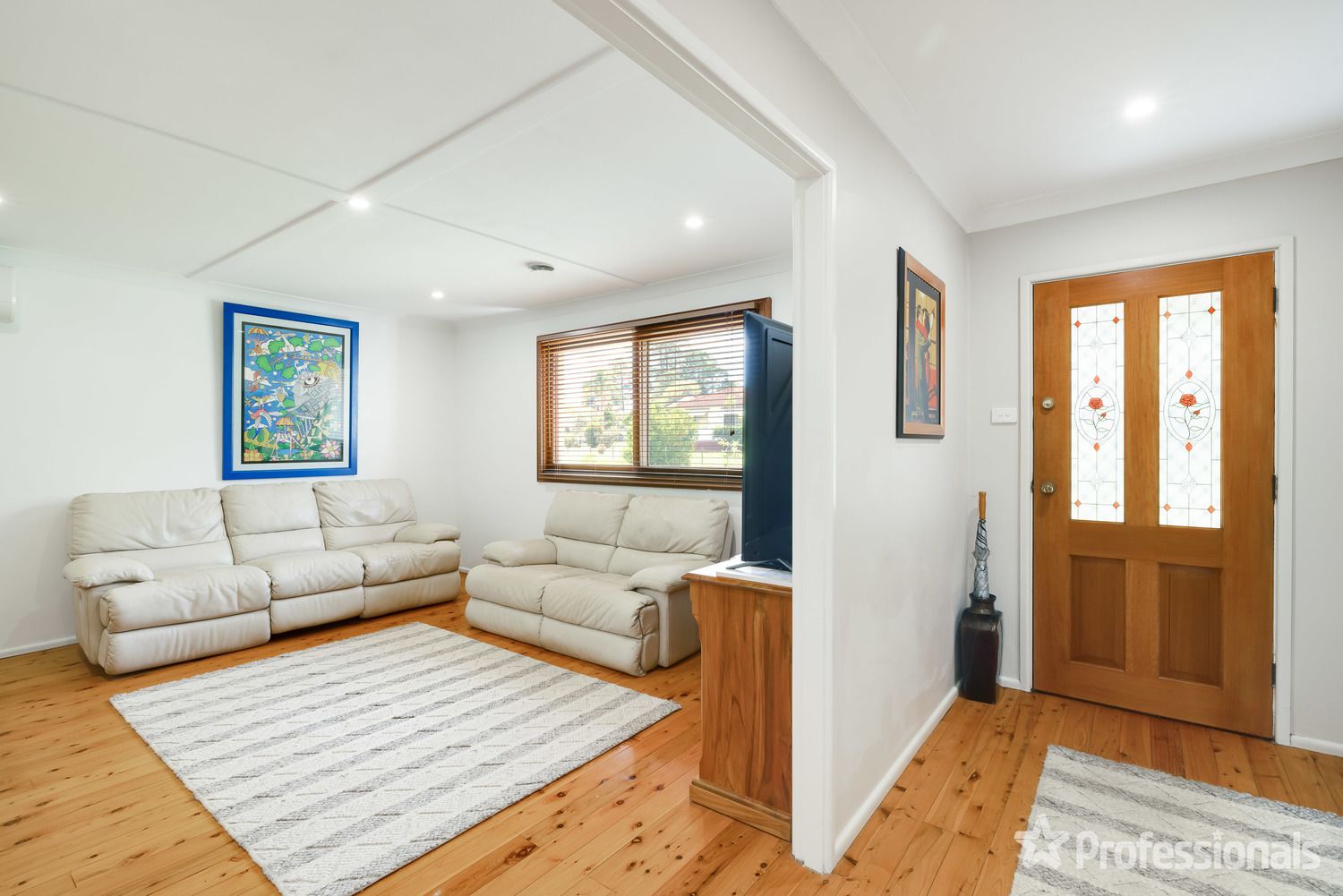 13 Golden Avenue, Point Clare NSW 2250, Image 2