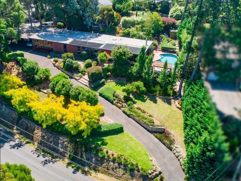 4 bedrooms House in 51-53 Drayton Crescent PARK ORCHARDS VIC, 3114