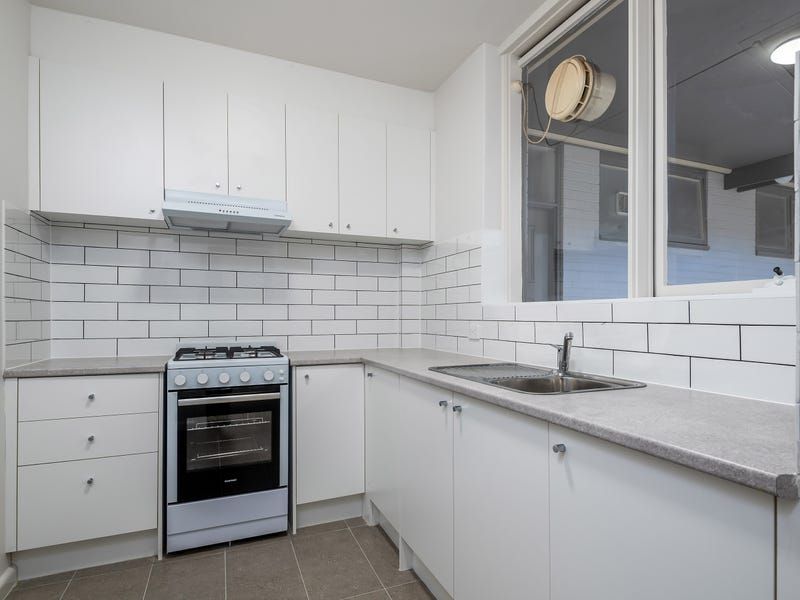 1 bedrooms Apartment / Unit / Flat in 1/180 Barkly Street ST KILDA VIC, 3182