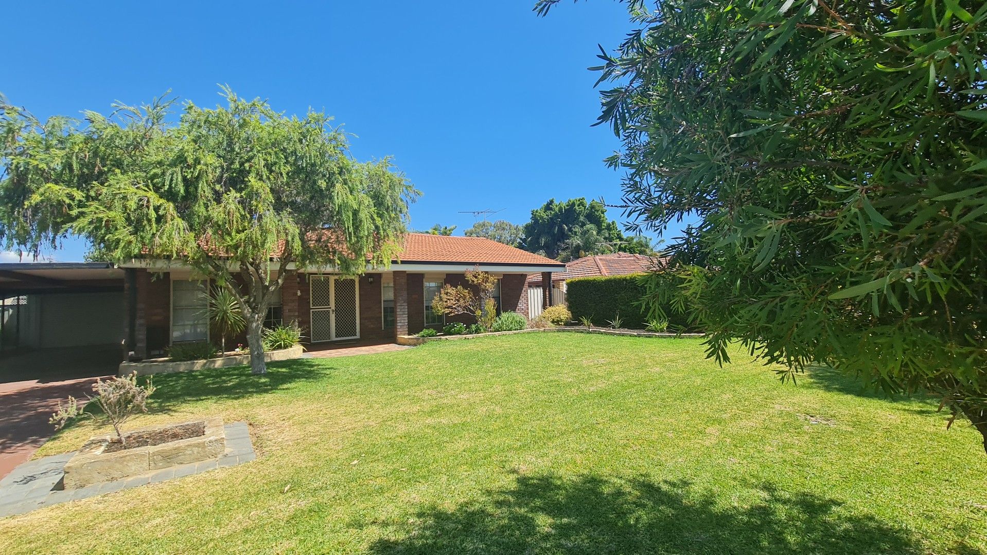 3 bedrooms House in 18 Kenton Way ROCKINGHAM WA, 6168