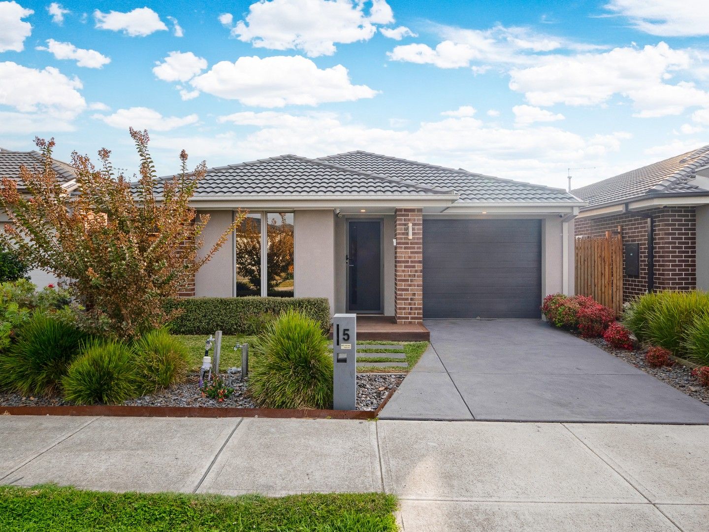 5 Helder Close, Cranbourne West VIC 3977, Image 0