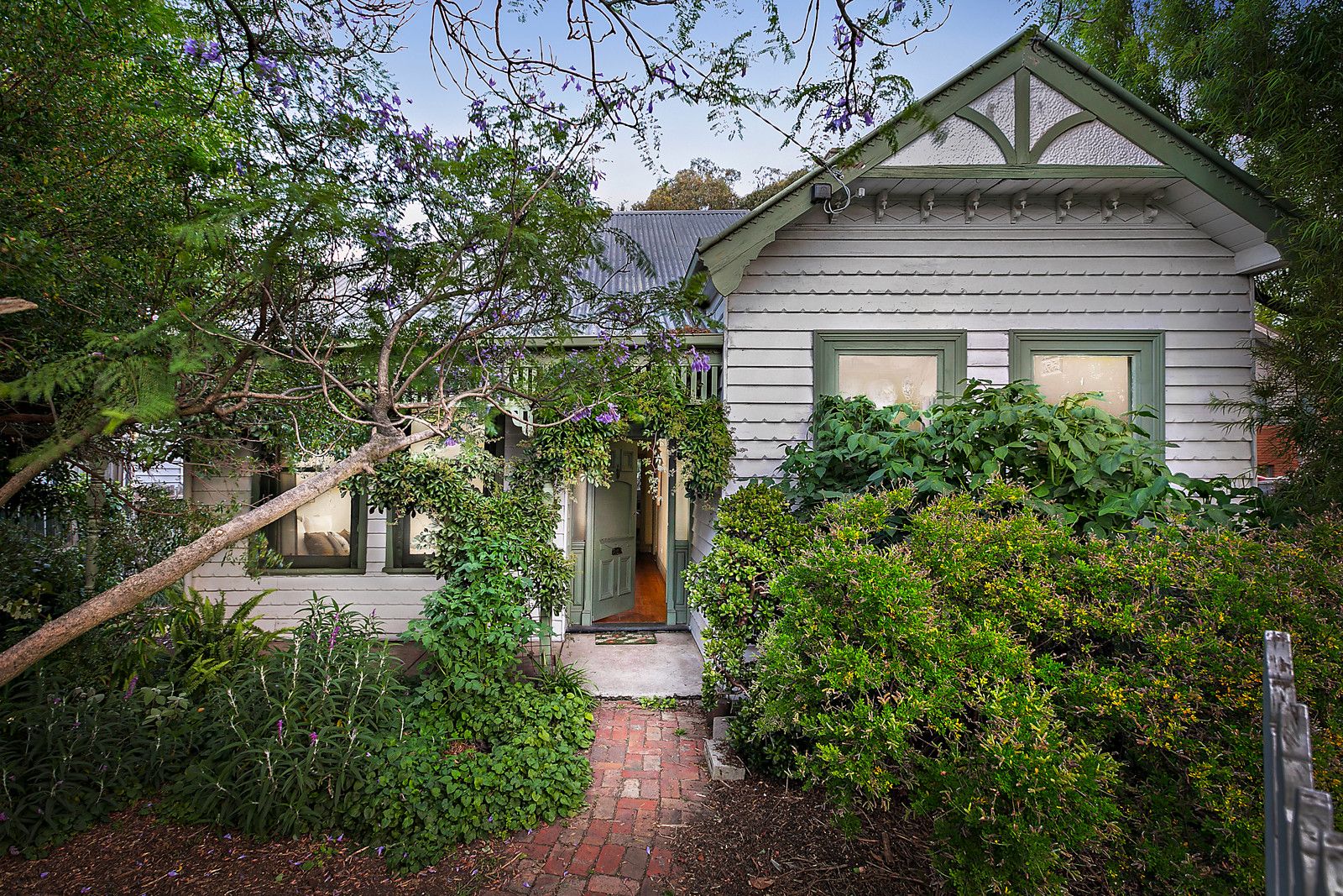 4 bedrooms House in 4 Barrow Street BRUNSWICK VIC, 3056