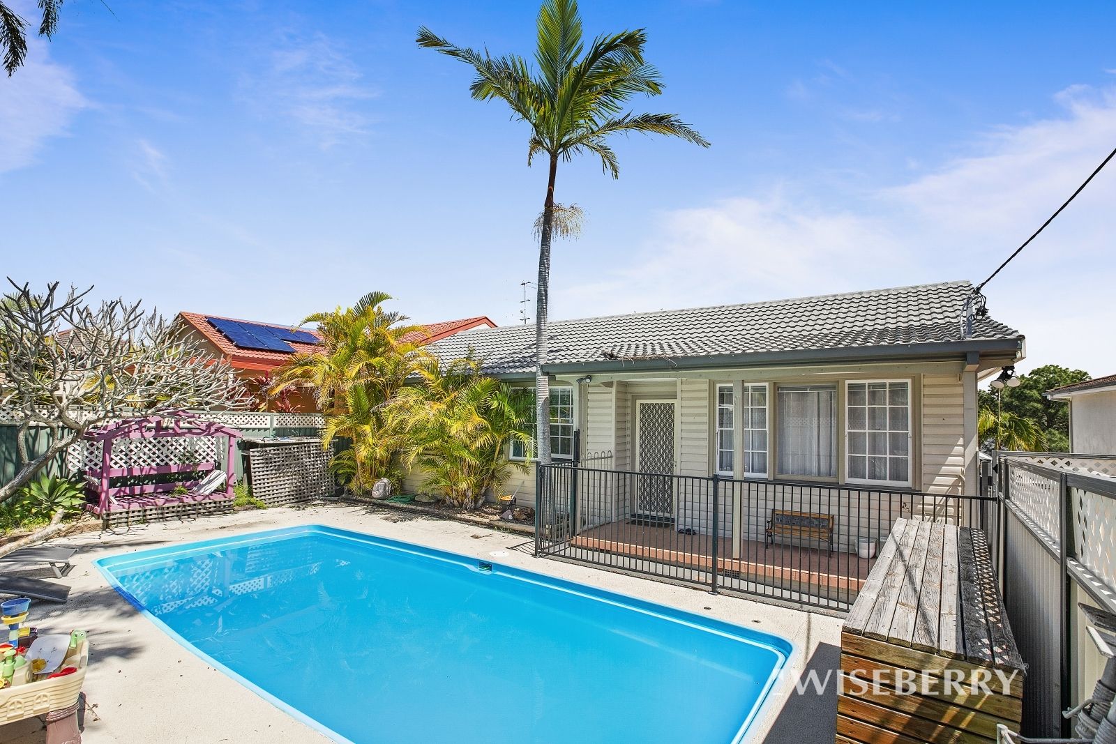 5 bedrooms House in 104 Terence Avenue LAKE MUNMORAH NSW, 2259