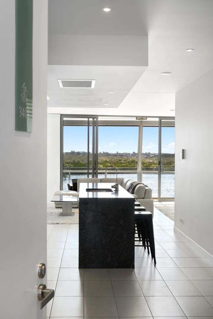 Apartment in Paradise Point - More