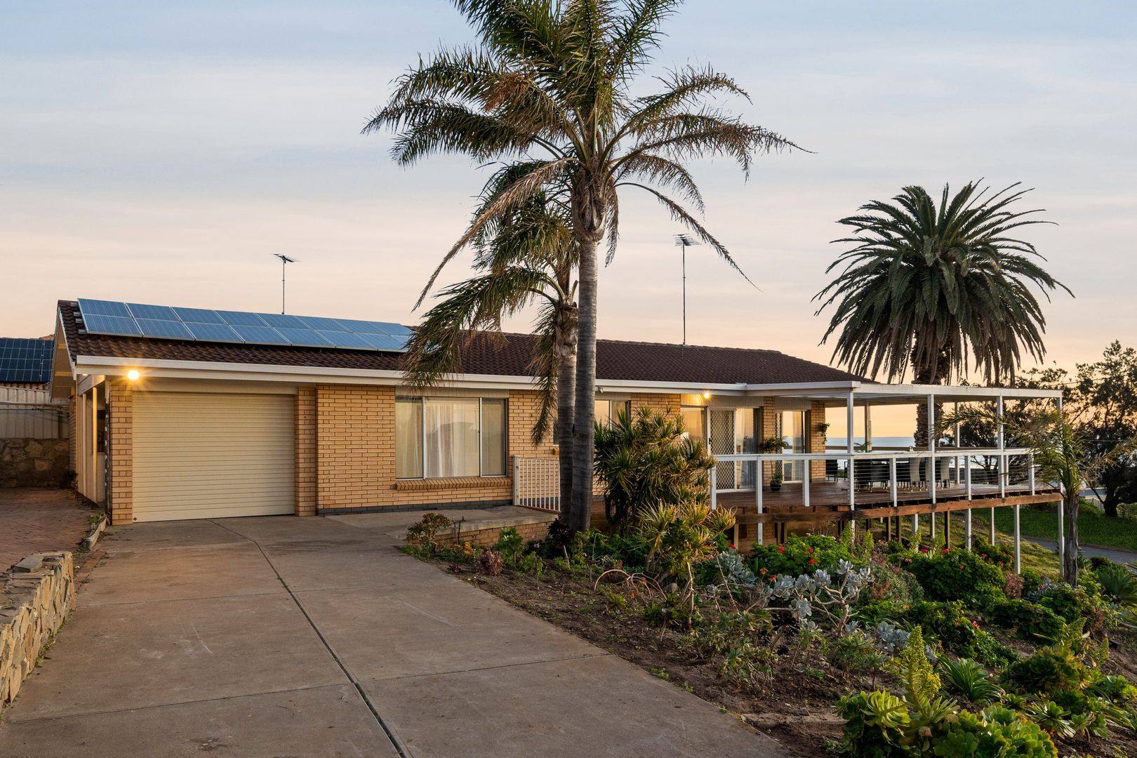 2 Murnada Street, Hallett Cove SA 5158, Image 2