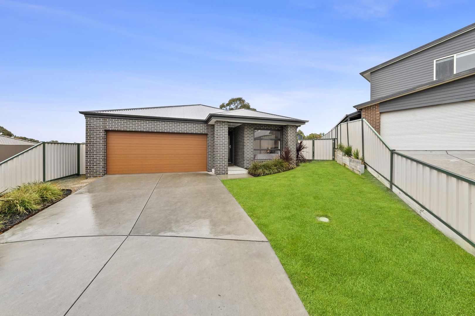 4 Burkella Close, Mount Clear VIC 3350, Image 0