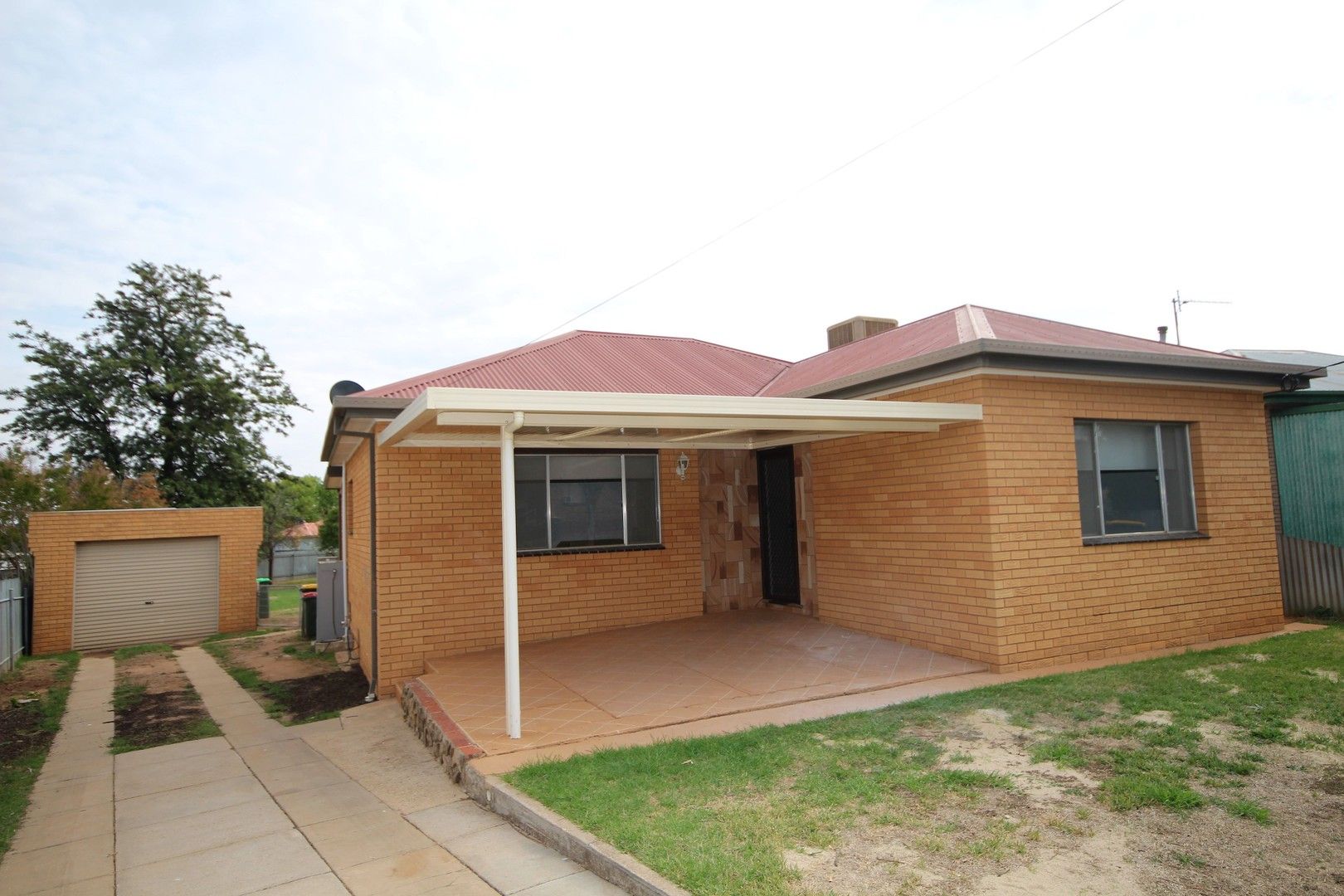 4 bedrooms House in 4 Manoora Avenue MOUNT AUSTIN NSW, 2650