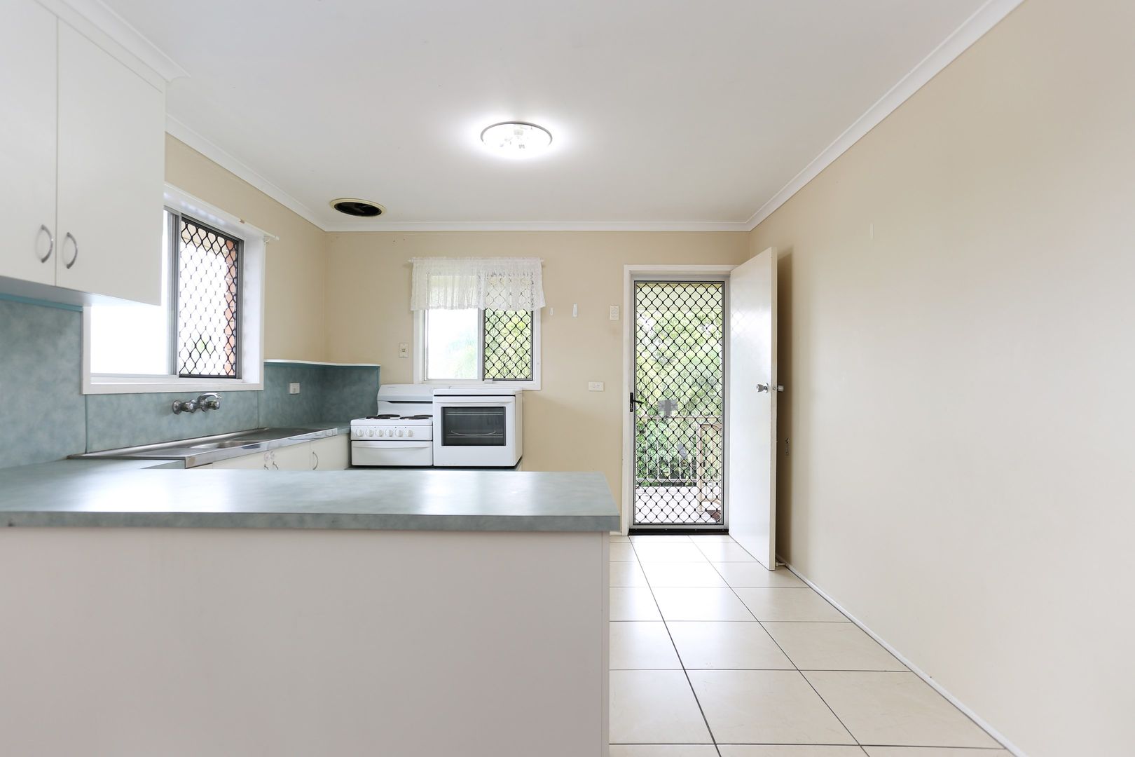 8 Adair Court, Rural View QLD 4740, Image 2