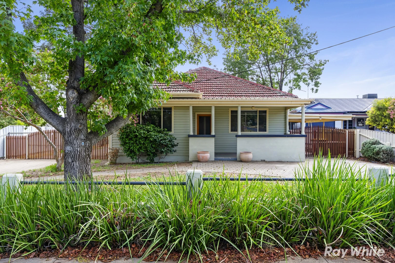 17 Charleville Road, Turvey Park NSW 2650