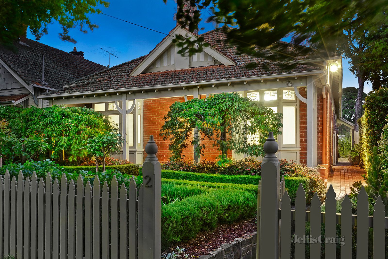 2 Wentworth Avenue, Canterbury VIC 3126