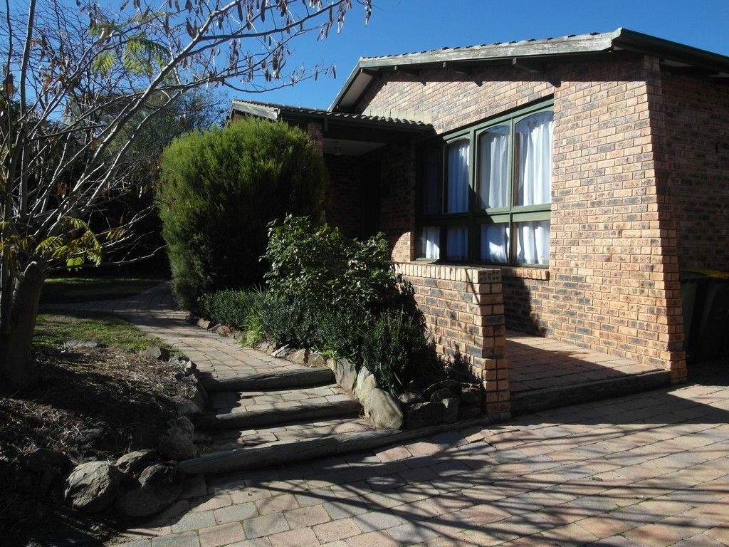 16 Graham Place, Queanbeyan West NSW 2620, Image 0