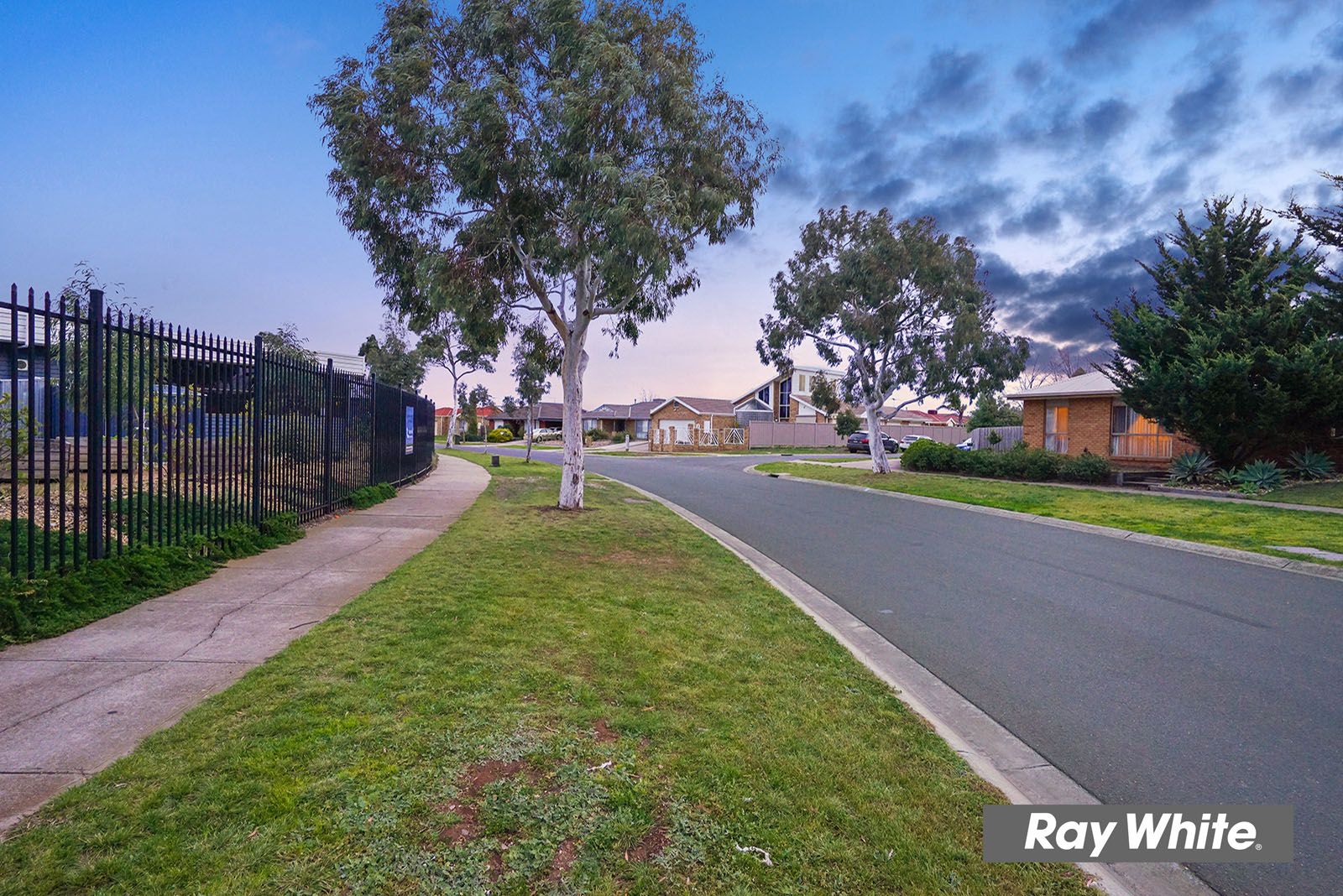 63 Deloraine Drive, Hoppers Crossing VIC 3029, Image 2