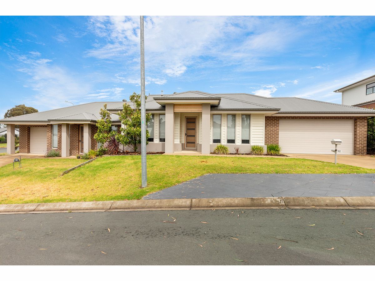 42 and 42a Strauss Street, Springdale Heights NSW 2641, Image 2
