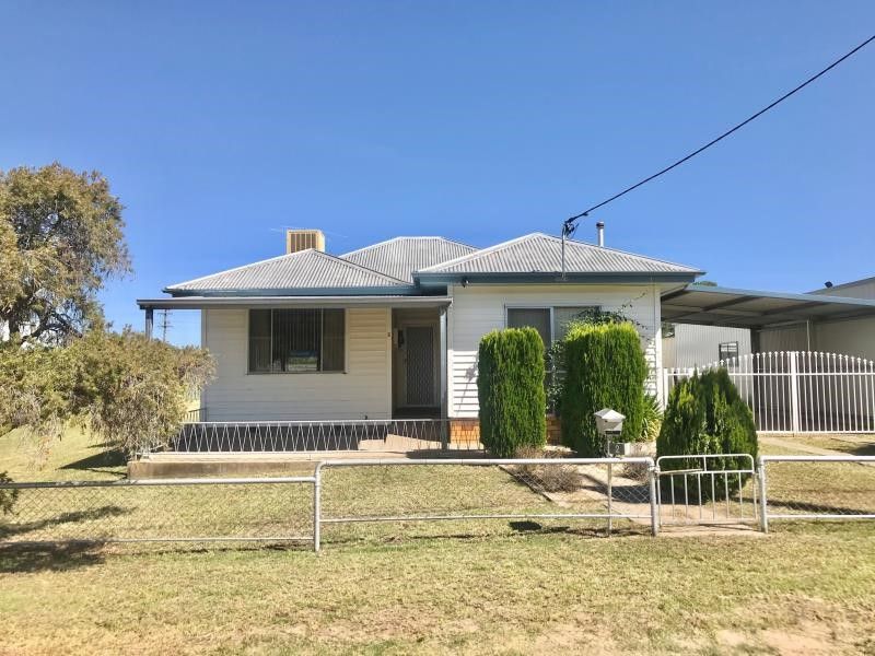 2 bedrooms House in 2 Denman Avenue TAMWORTH NSW, 2340