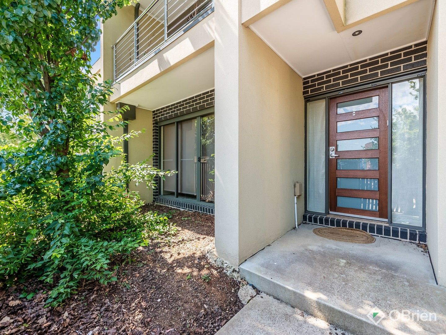 3 bedrooms Townhouse in 2/8 The Crossing CAROLINE SPRINGS VIC, 3023