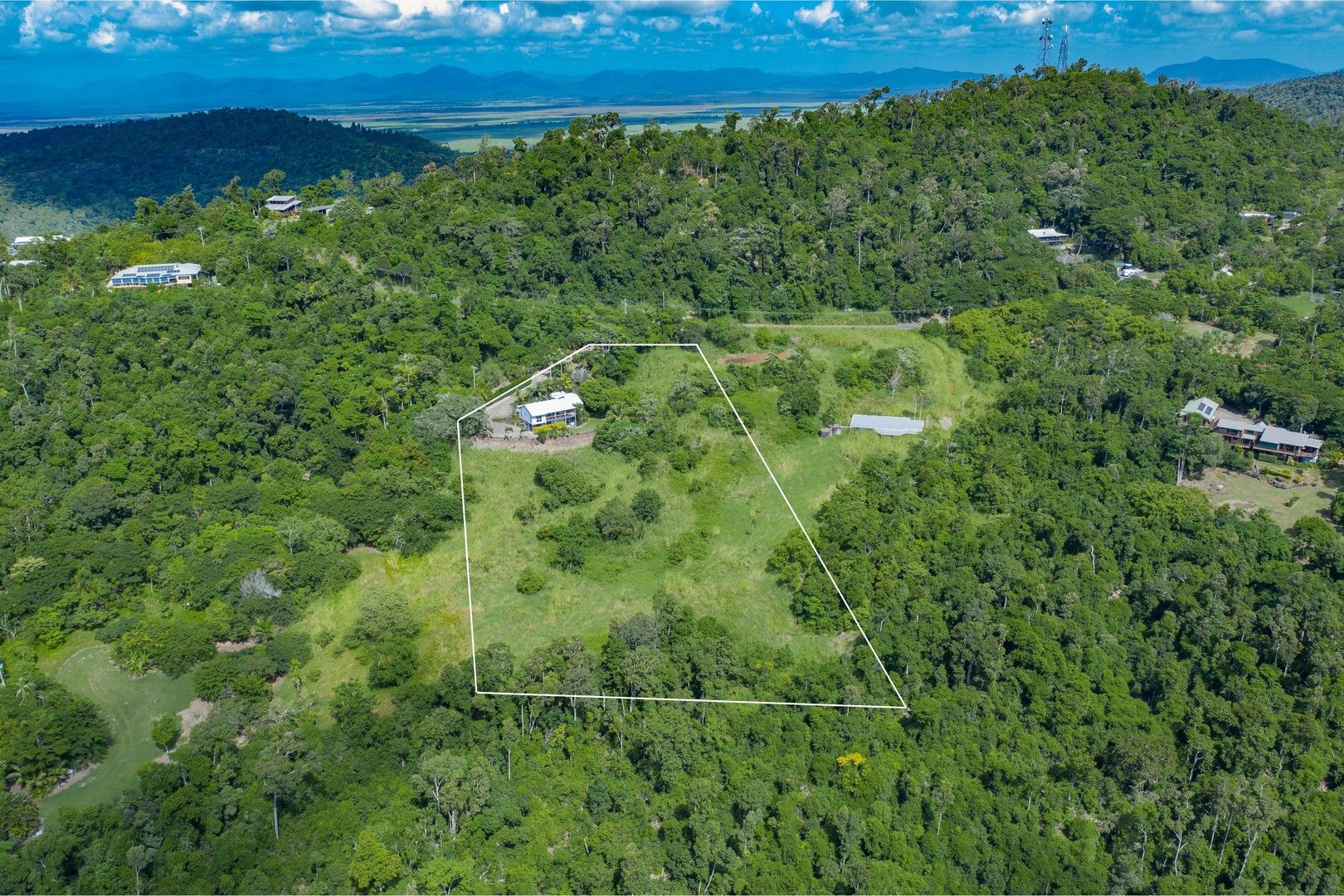 4 bedrooms House in 152 Staniland Drive STRATHDICKIE QLD, 4800