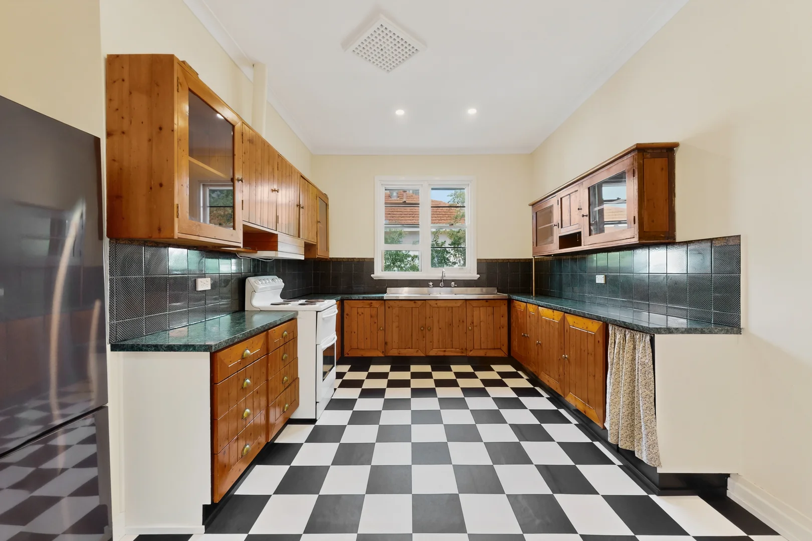 Additional image 7 of 111 River View Avenue, South Guildford WA 6055