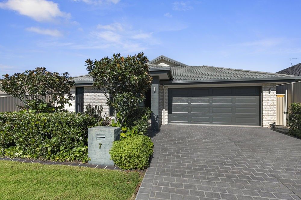 4 bedrooms House in 7 Harding Close MANLY WEST QLD, 4179