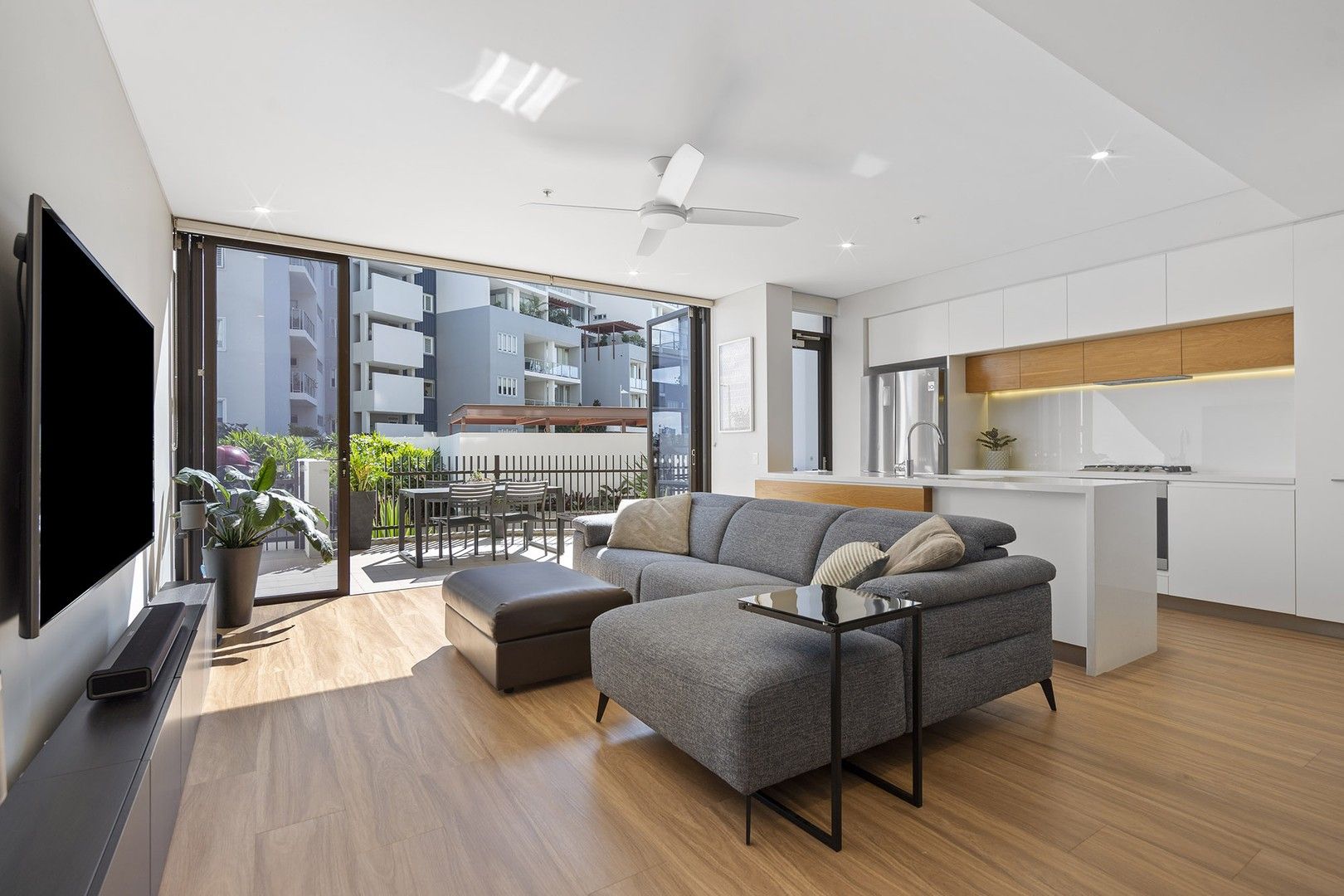 2 bedrooms Apartment / Unit / Flat in 012/37D Harbour Road HAMILTON QLD, 4007