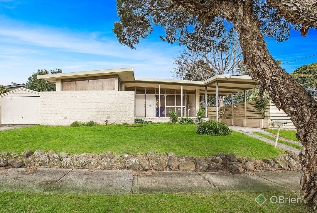 3 bedrooms House in 10 Berberis Crescent FRANKSTON VIC, 3199