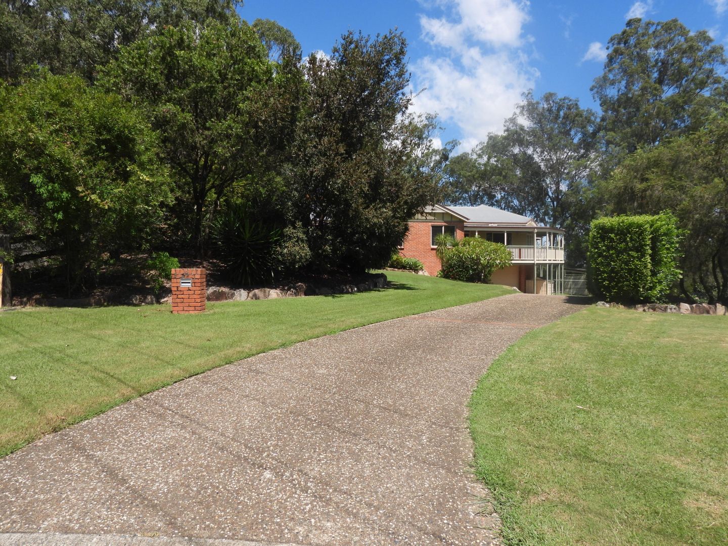 10 Lakeside Court, Beaudesert Property History & Address Research